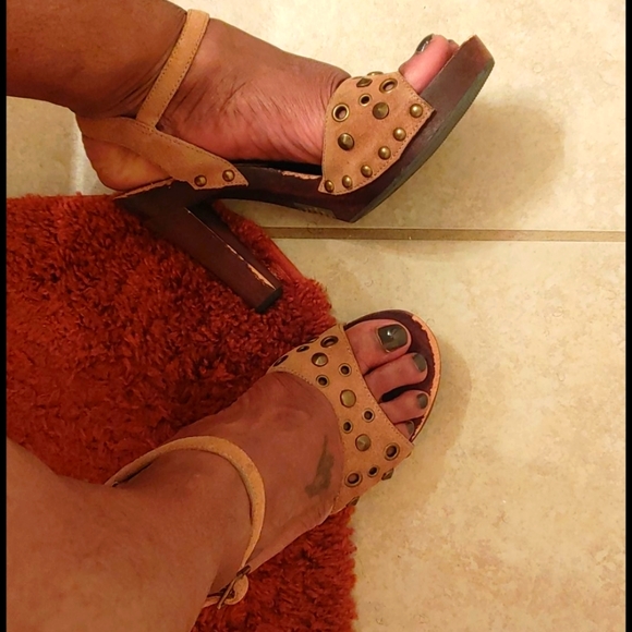 Heels - Picture 1 of 4